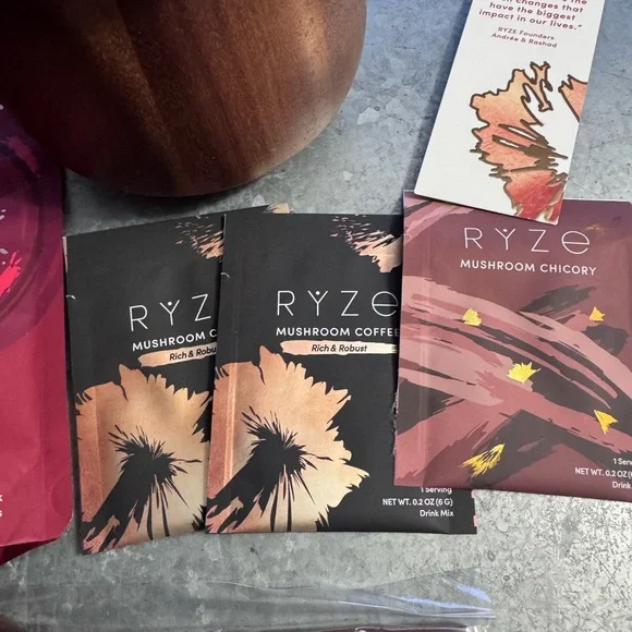 Ryze Acacia jar + spoon + 3 sample packets + magnet + peppermint mocha creamer - Picture 3 of 6